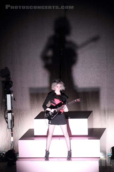 ST VINCENT - 2014-02-18 - PARIS - La Cigale - 